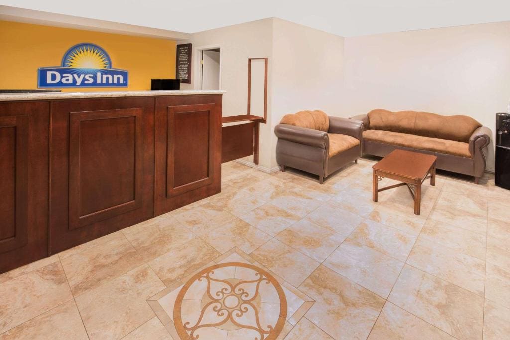 Days Inn by Wyndham Ontario Airport - View 4