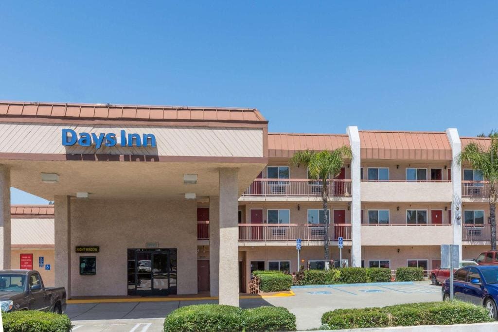 Days Inn by Wyndham Ontario Airport - Main view