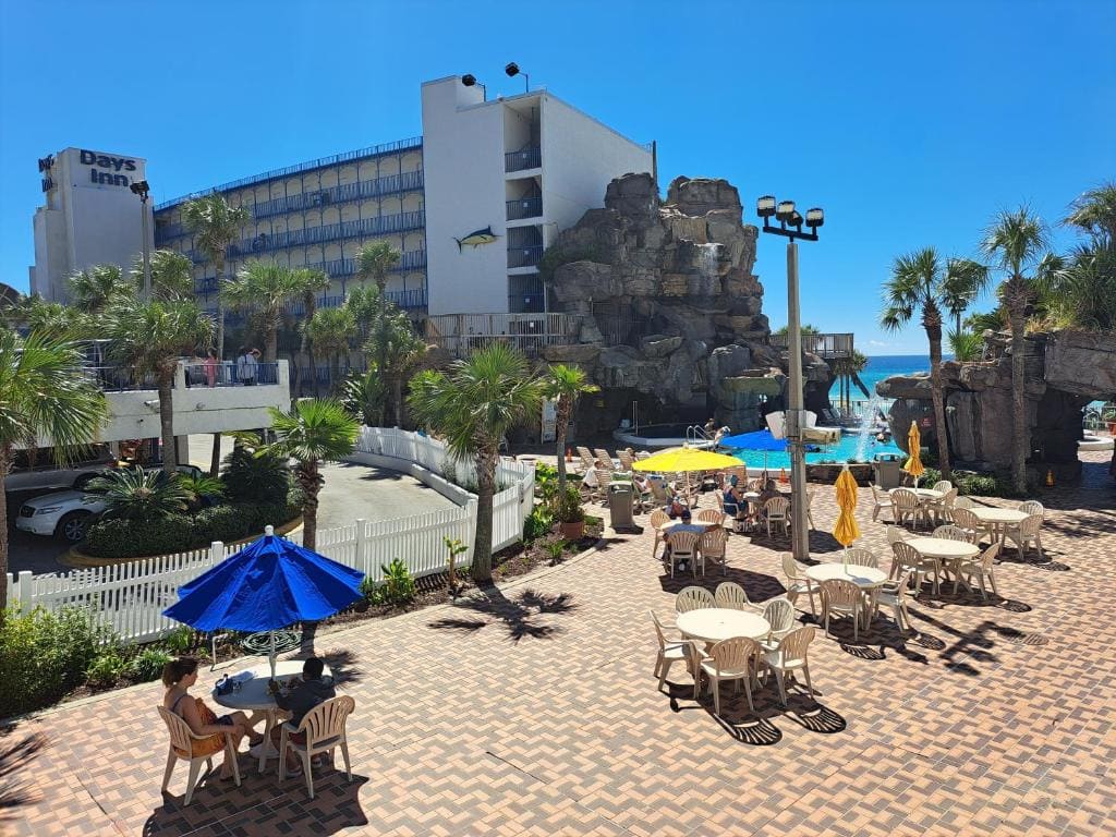Days Inn by Wyndham Panama City Beach Beachfront Resort - व्यू 4