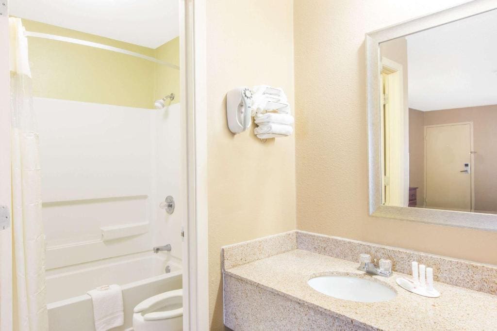 Days Inn by Wyndham Ripley - View 5