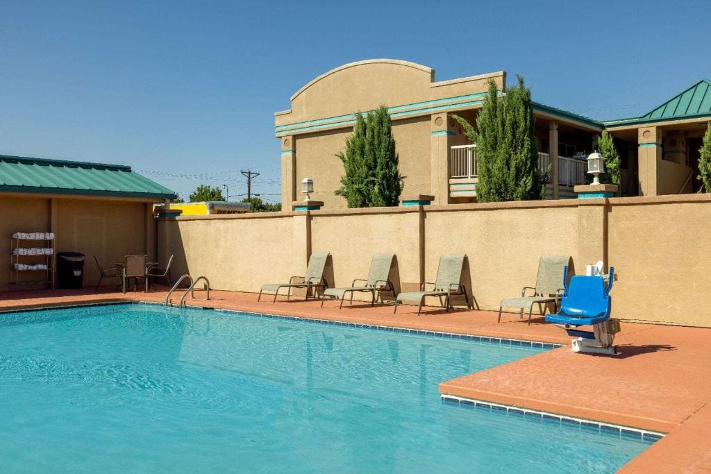 Days Inn by Wyndham Roswell - View 3