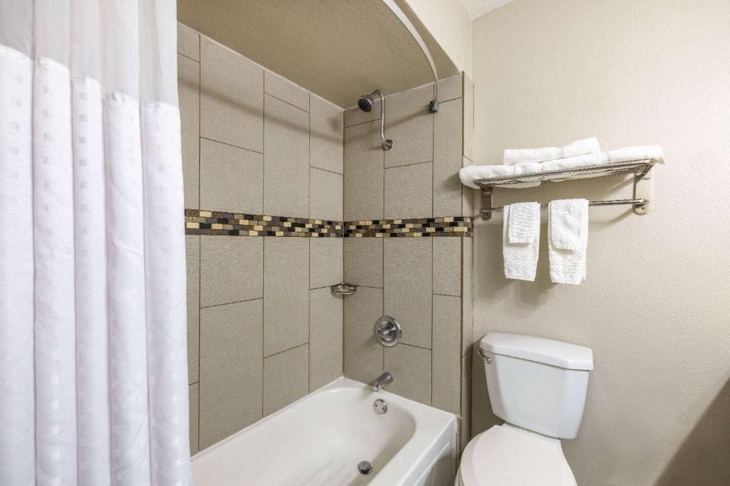 Days Inn by Wyndham Roswell - View 6