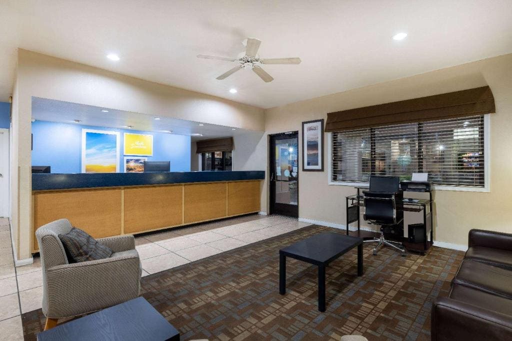 Days Inn by Wyndham Roswell - View 4