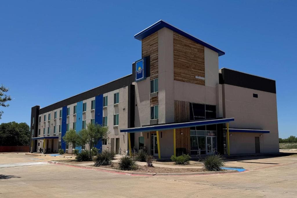 Days Inn & Suites by Wyndham Colorado City/I-20 - View 5