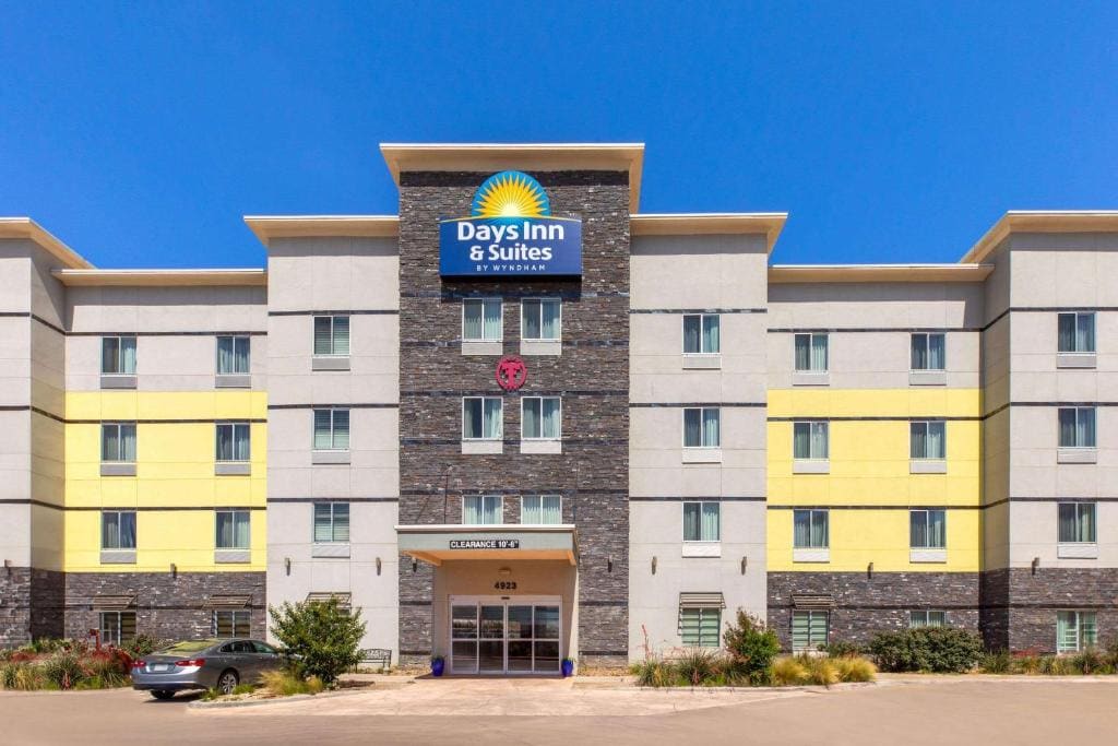 Days Inn & Suites by Wyndham Lubbock Medical Center - View 5