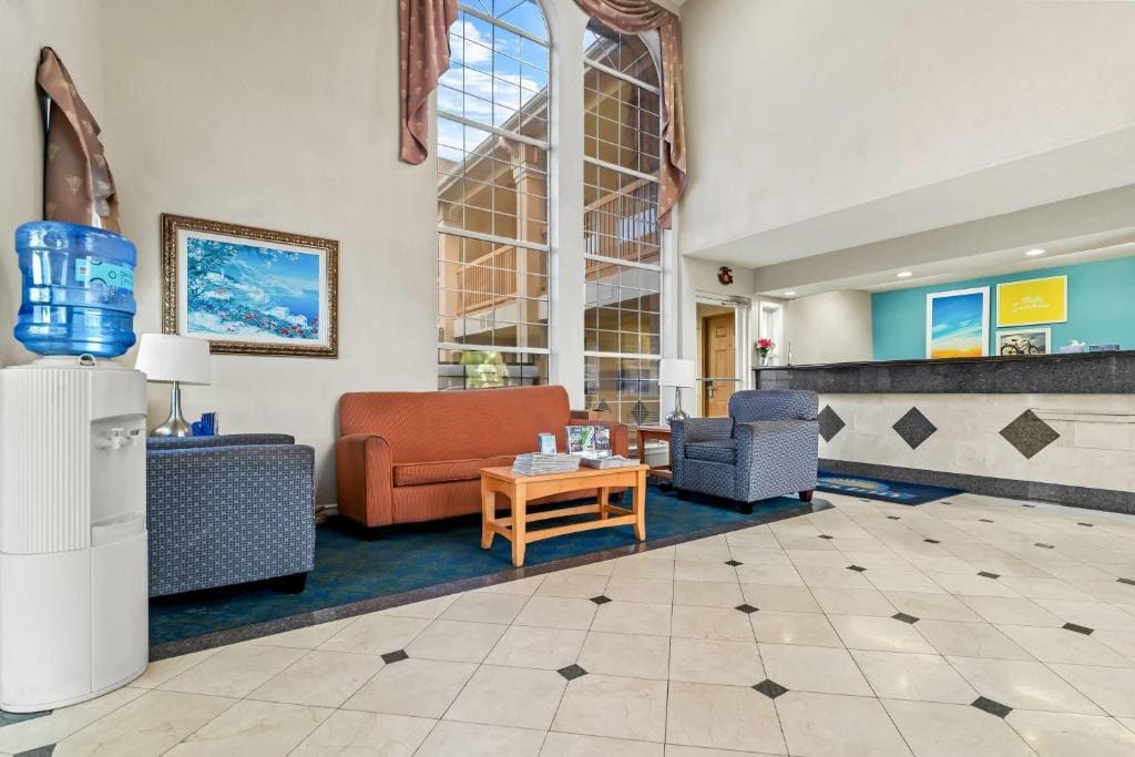 Days Inn by Wyndham Nacogdoches/SFA University/Downtown - View 4