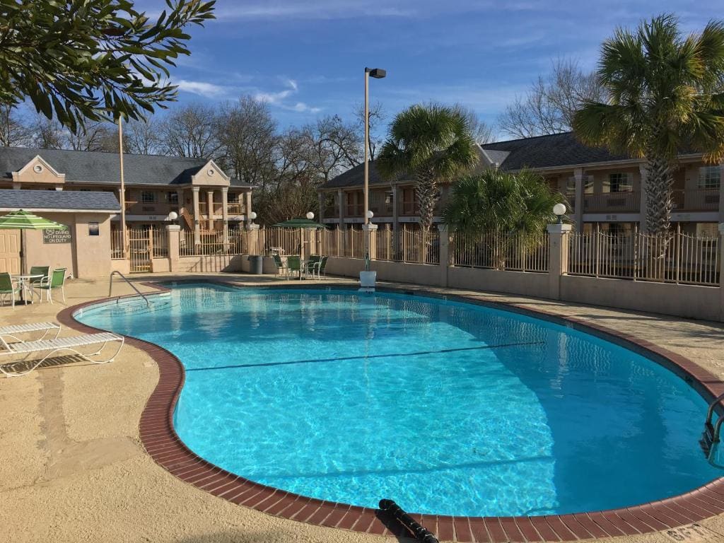Days Inn by Wyndham Nacogdoches/SFA University/Downtown - View 5