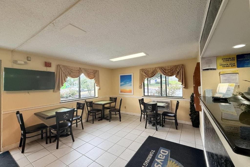 Days Inn by Wyndham Torrington - View 4