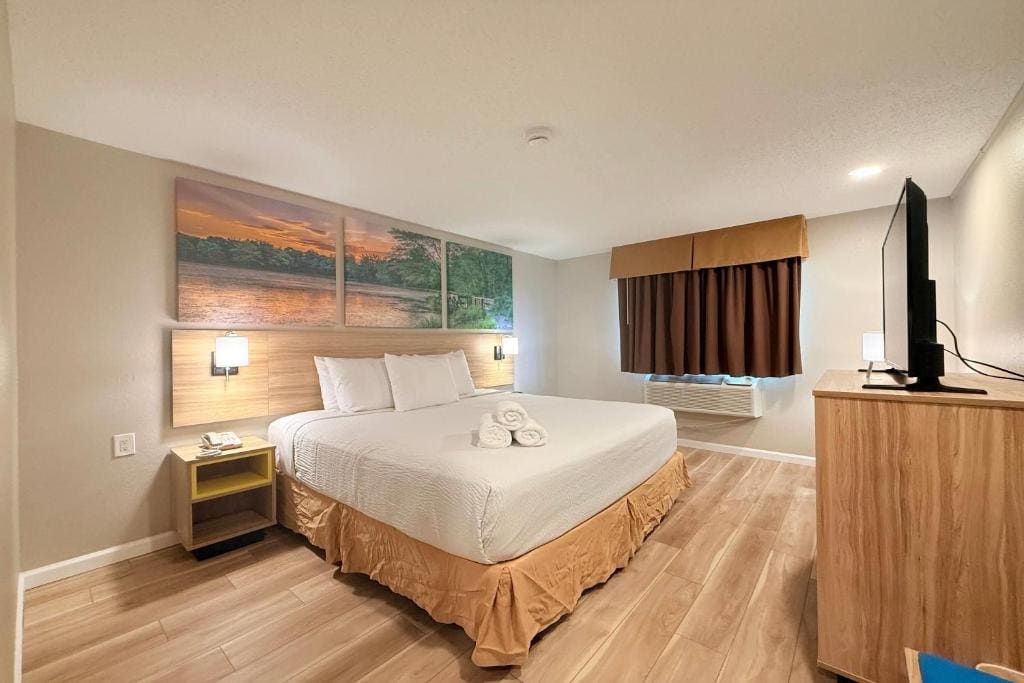Days Inn by Wyndham Torrington - View 2