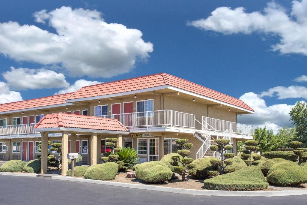 Days Inn by Wyndham Turlock - Main view