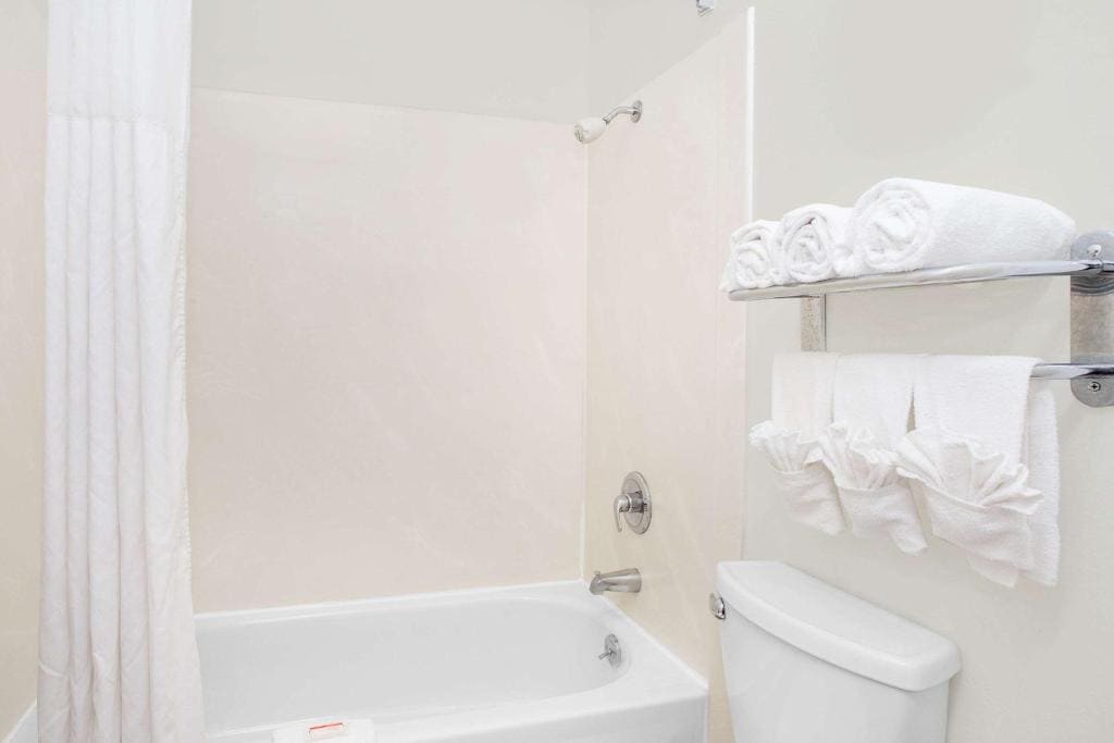 Days Inn by Wyndham Turlock - View 6