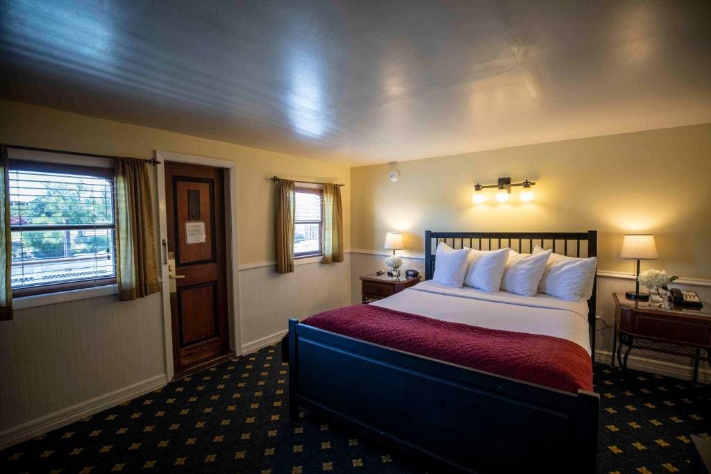 Delta King Hotel - View 2