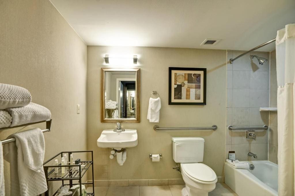 DoubleTree by Hilton Downtown Wilmington - Legal District - View 3