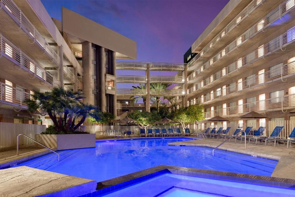 DoubleTree Suites by Hilton Phoenix - View 6