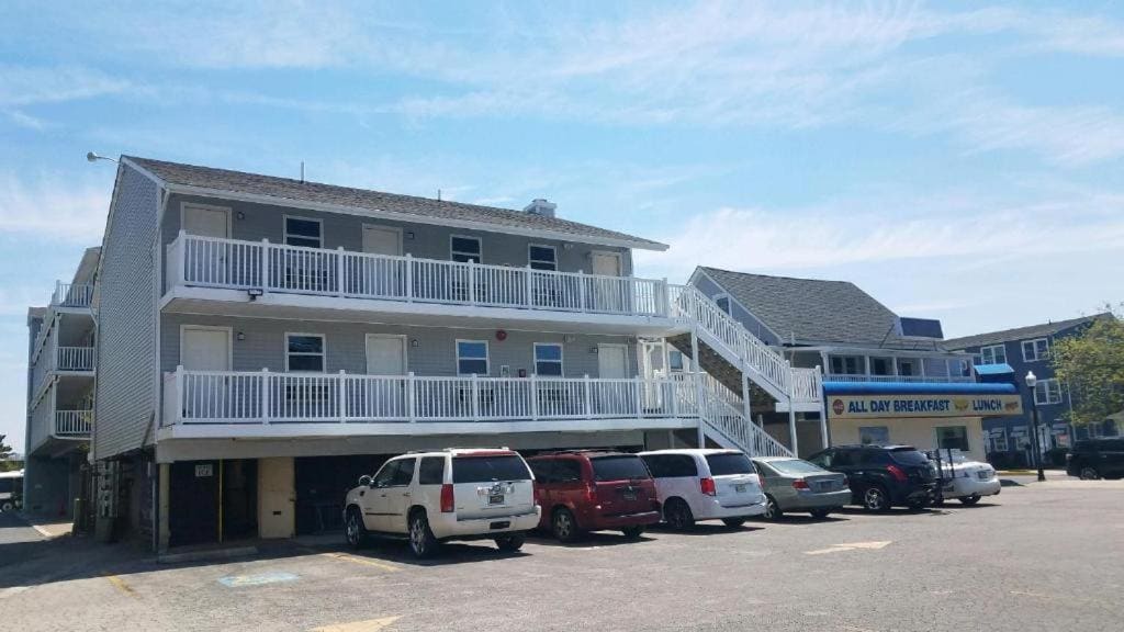 Atlantic Breeze Motel & Apartments - Main view