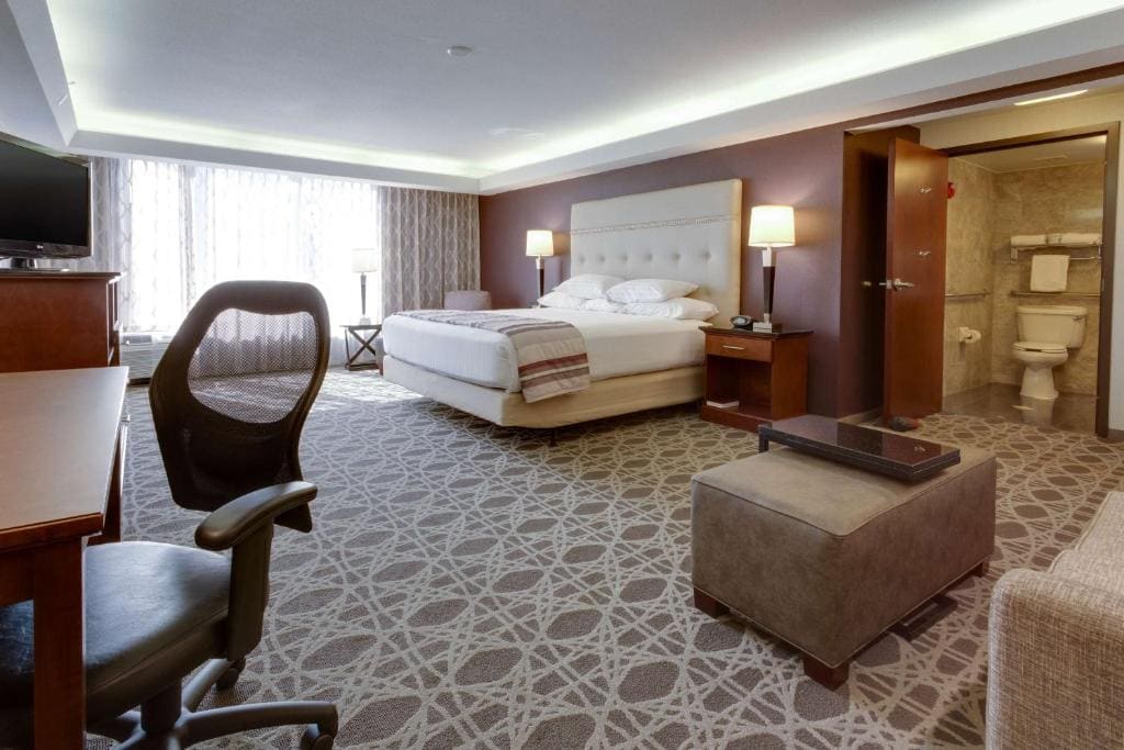 Drury Inn & Suites Overland Park - View 2