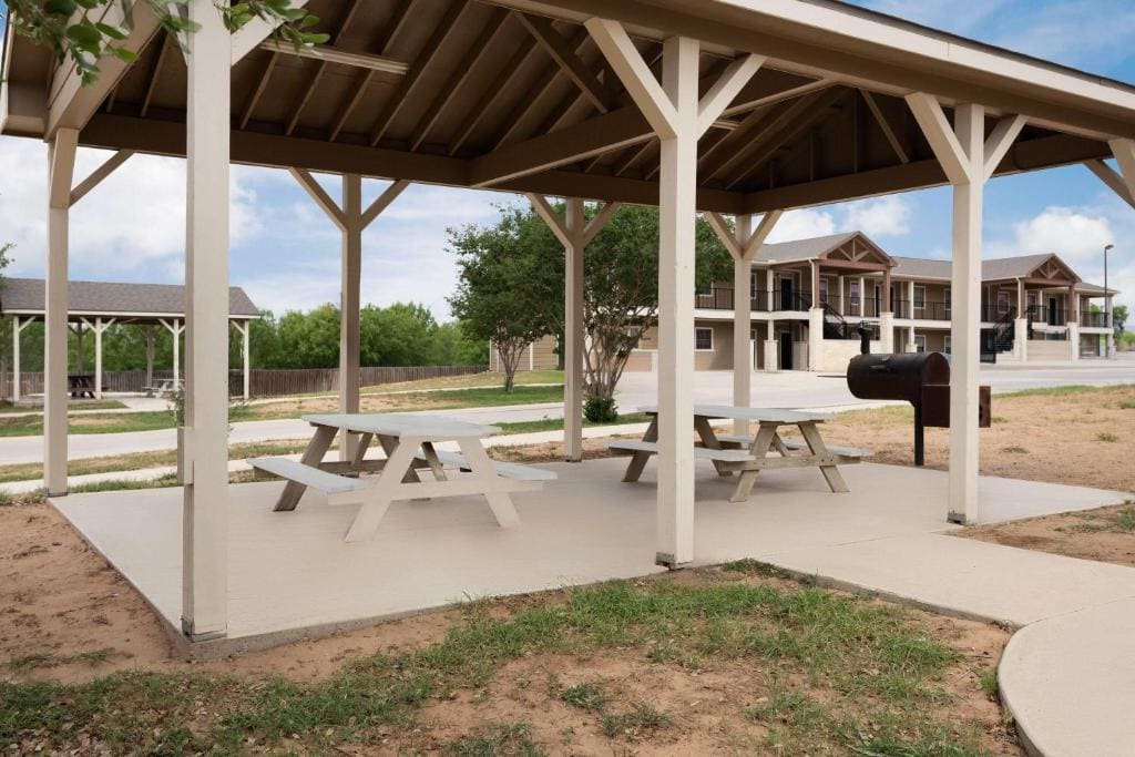 Eagle's Den Suites Carrizo Springs a Travelodge by Wyndham - View 3