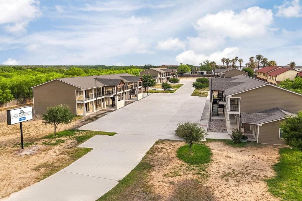 Eagle's Den Suites Carrizo Springs a Travelodge by Wyndham - View 5