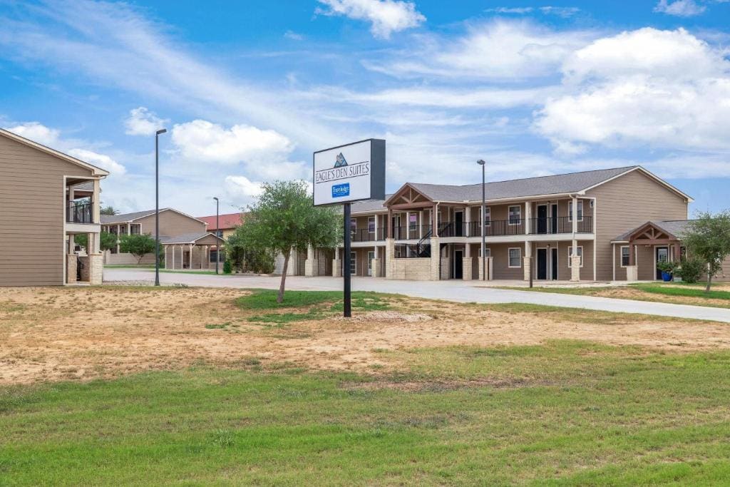 Eagle's Den Suites Carrizo Springs a Travelodge by Wyndham - View 4