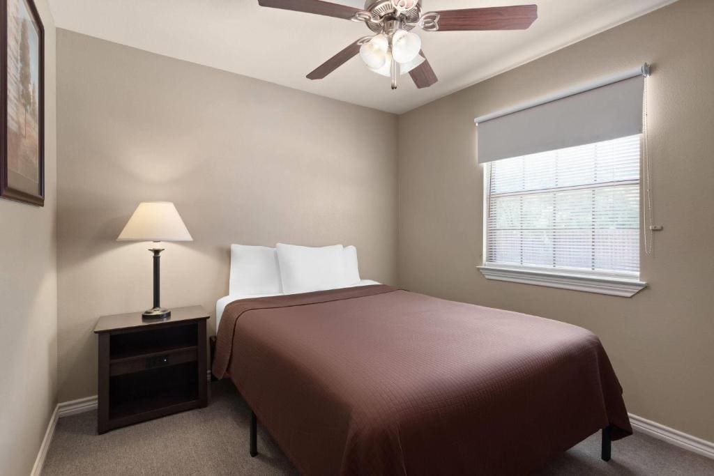 Eagle's Den Suites Carrizo Springs a Travelodge by Wyndham - View 6