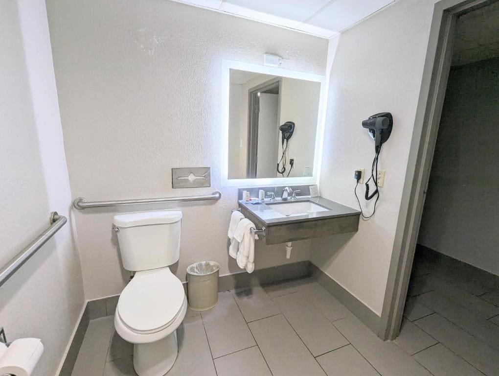 AmericInn by Wyndham Green Bay Near Stadium - View 3
