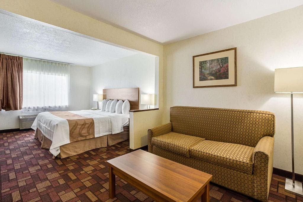 Econo Lodge Luverne I-90 - View 6