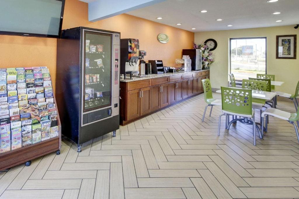 Econo Lodge at Military Circle - 图片 3