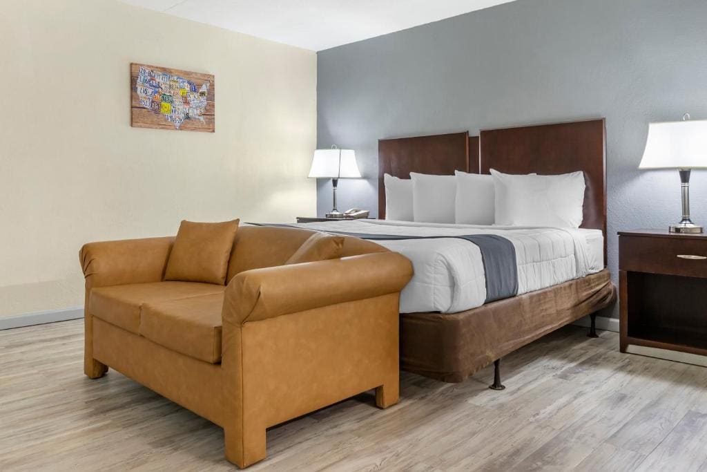 Econo-Lodge of Conway - View 6