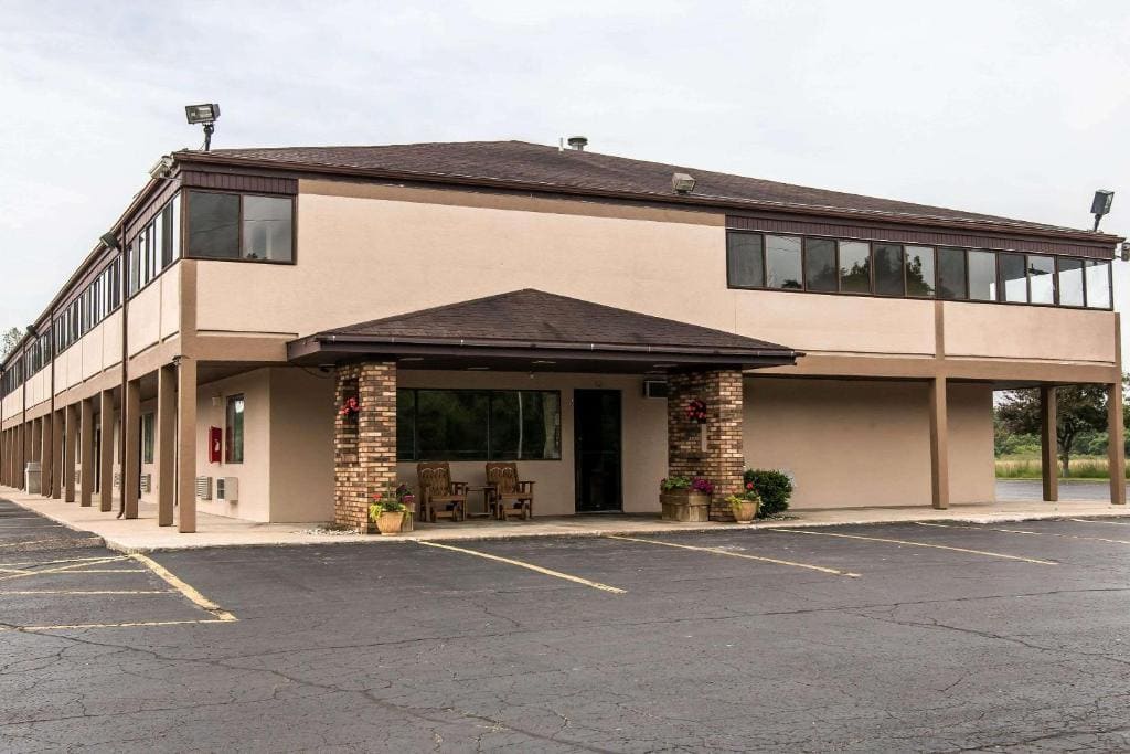 Econo Lodge Paw Paw - View 4