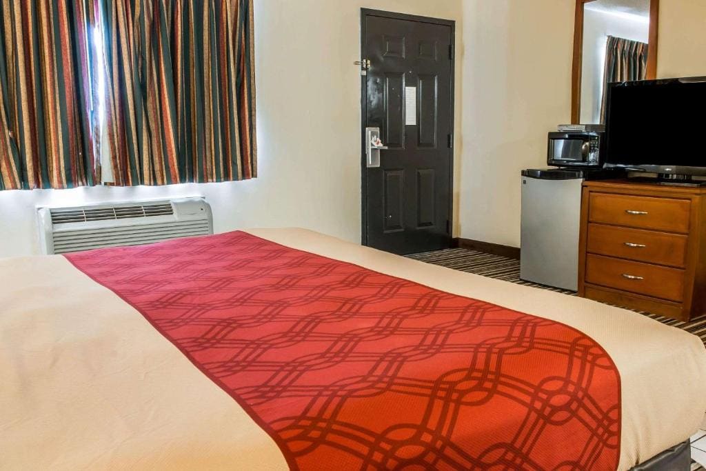 Econo Lodge Paw Paw - View 6