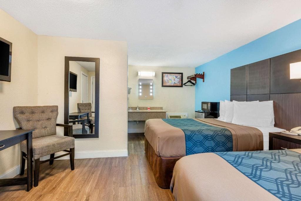 Econo Lodge West Yarmouth on Cape Cod - View 7
