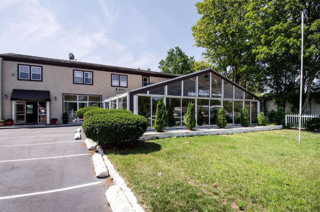 Econo Lodge West Yarmouth on Cape Cod - View 5