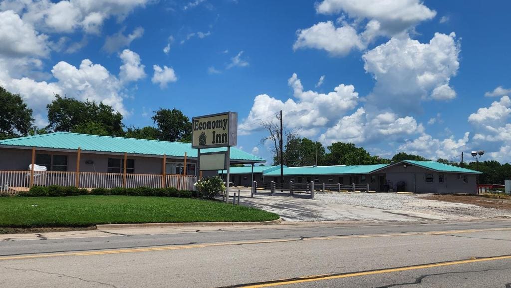 Economy Inn - Main view