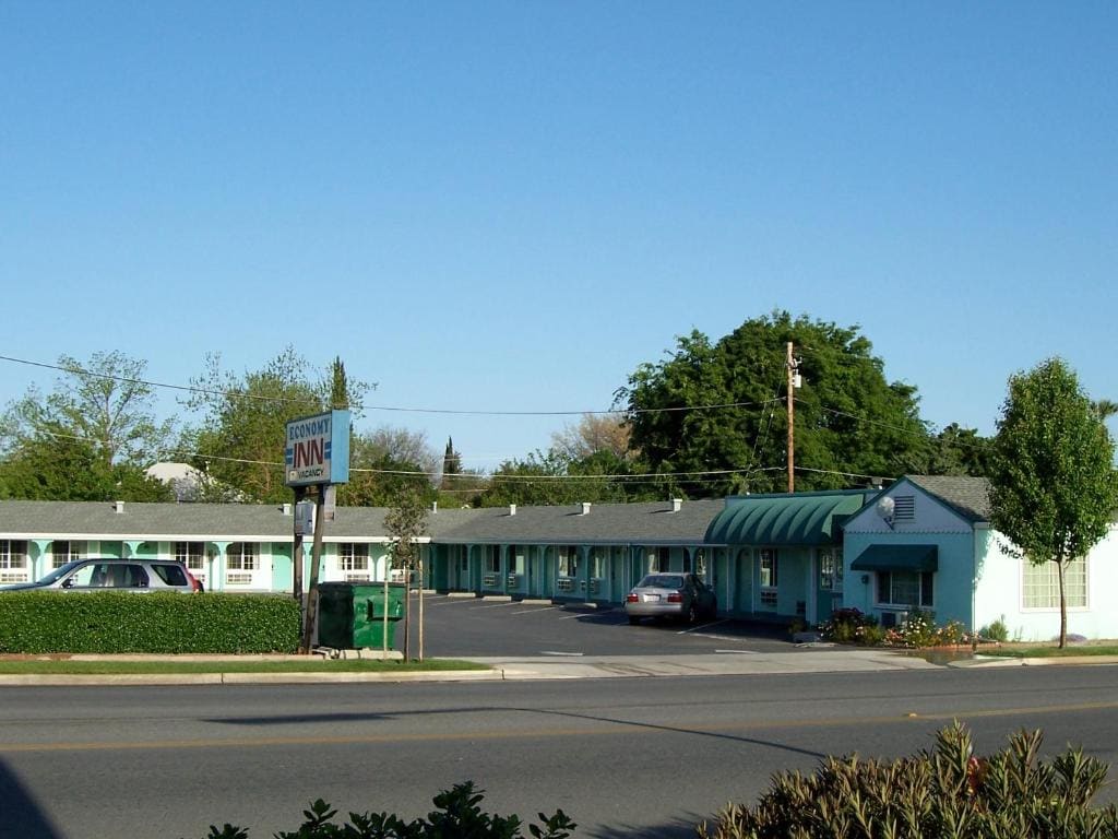 Economy Inn - Main view
