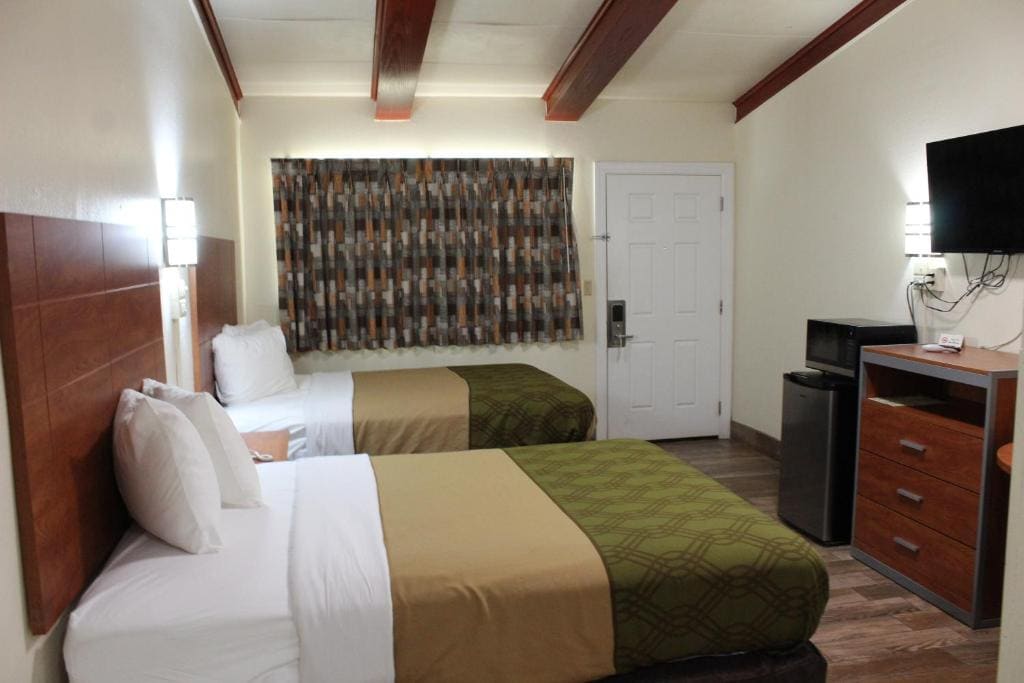 Evergreen Inn and R.V. - View 7
