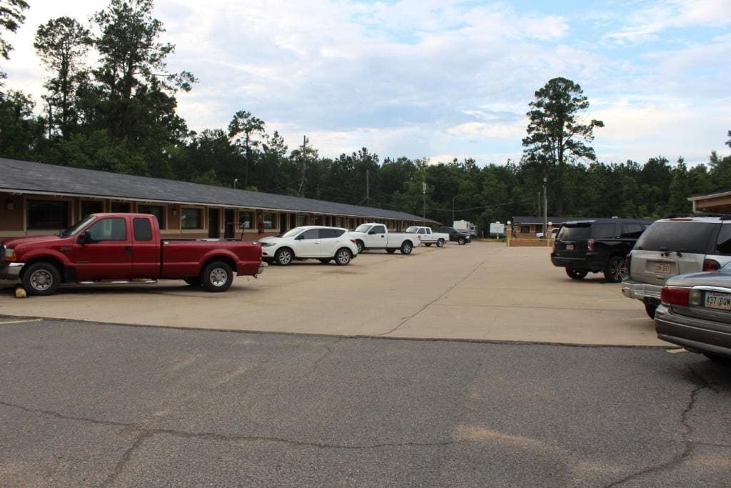 Evergreen Inn and R.V. - View 4