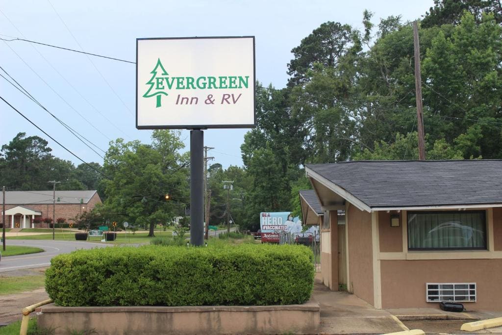 Evergreen Inn and R.V. - Main view