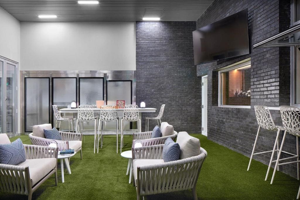 Element Charlotte Uptown - View 5