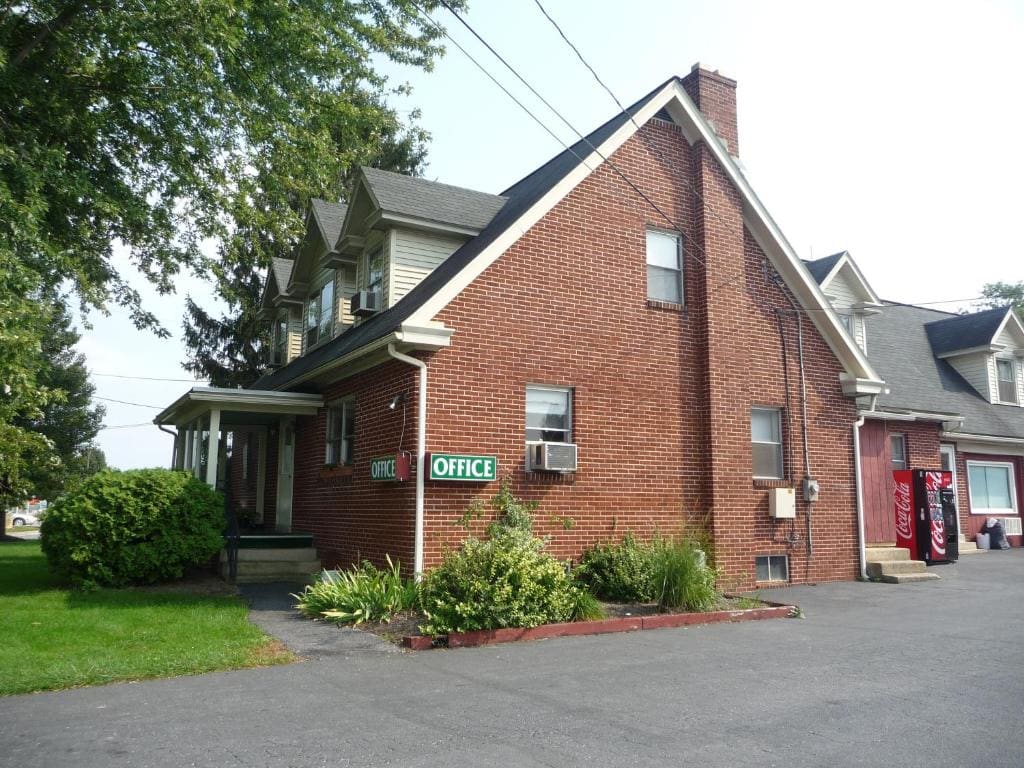 Red Rose Motel - View 5