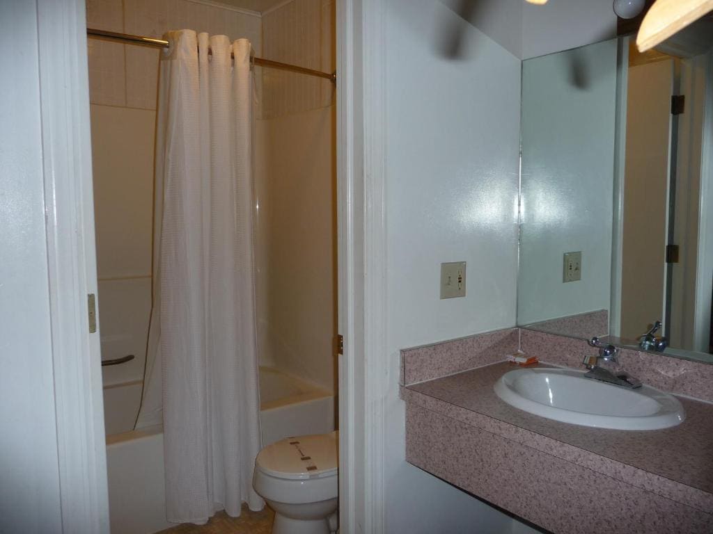 Red Rose Motel - View 6