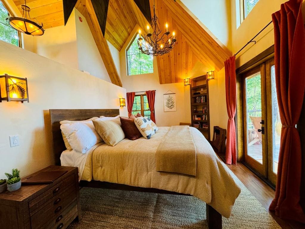 Elk & Embers Mountain Hideaway - View 7