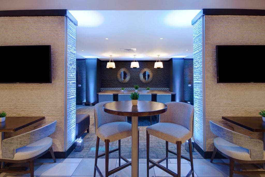 Embassy Suites by Hilton Jacksonville Baymeadows - View 7