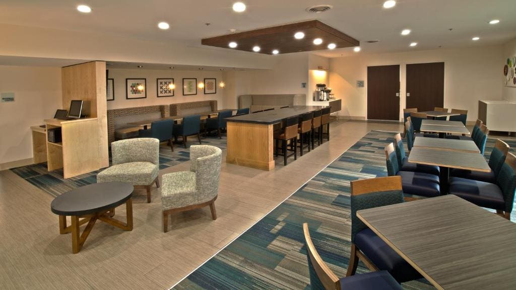 Holiday Inn Express & Suites Evansville North by IHG - View 4