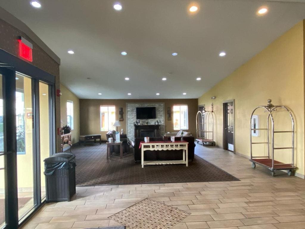 Super 8 by Wyndham Fort Wayne - View 3