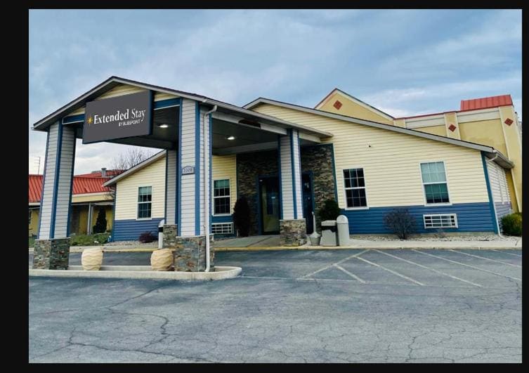 Super 8 by Wyndham Fort Wayne - Main view