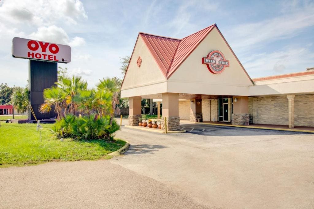 OYO Hotel Dundee By Crystal Lake - Main view