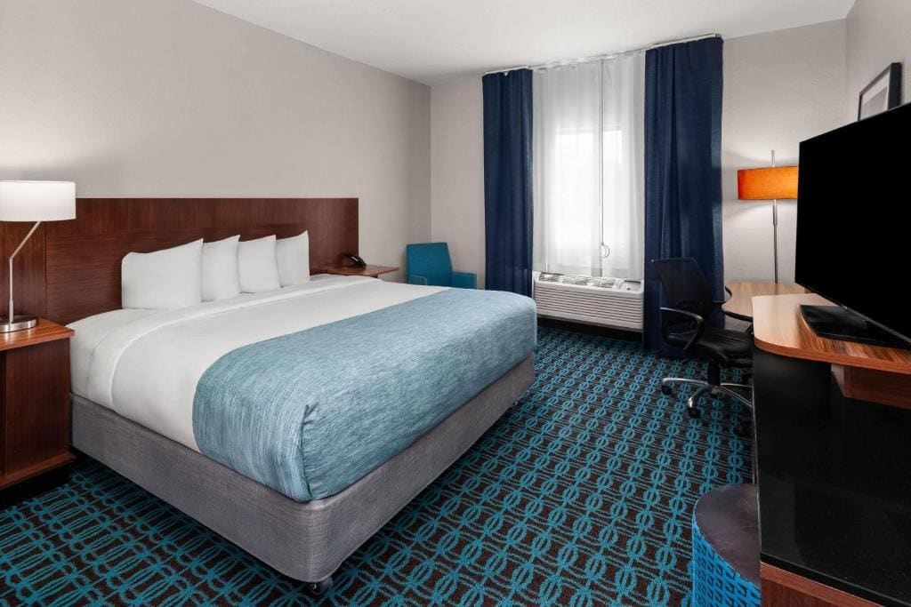 Wingate by Wyndham Oshkosh - View 2