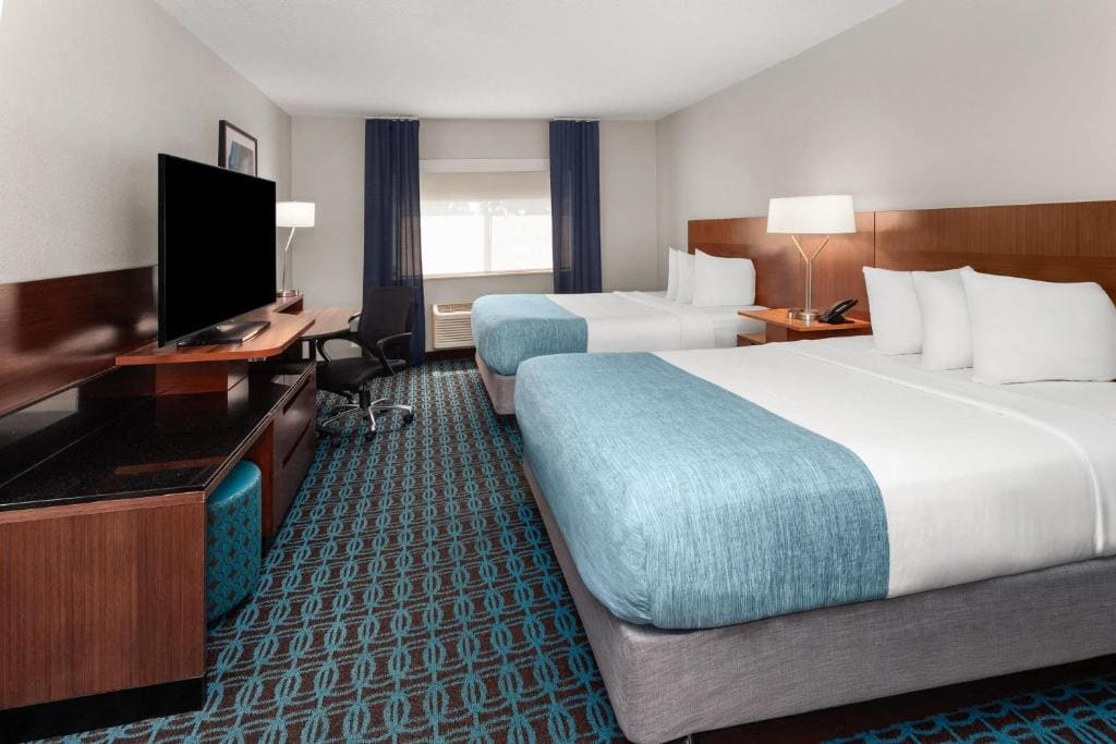 Wingate by Wyndham Oshkosh - View 7