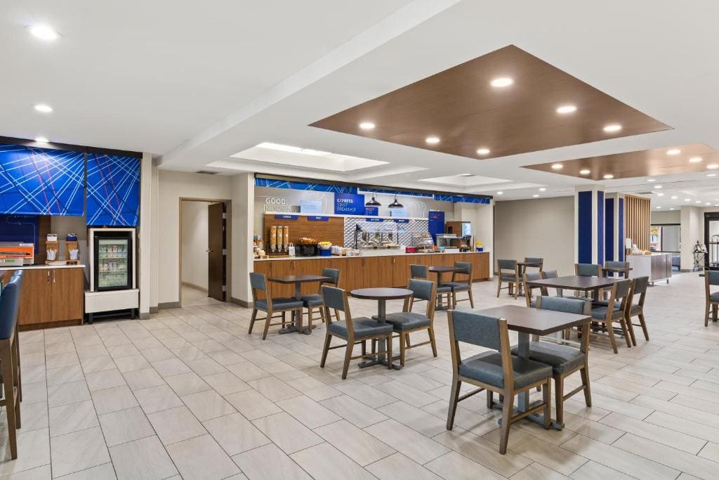 Holiday Inn Express & Suites Fairmont by IHG - View 3