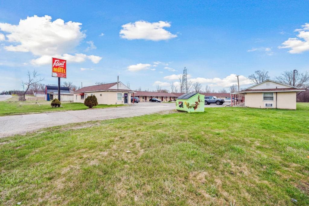 Flint Motel by OYO MI Near I-475 - View 5